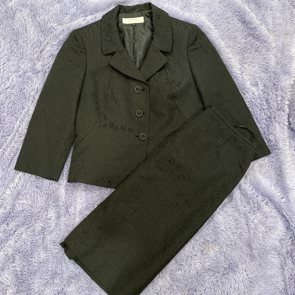 Tahari‎ Arthur S Levine 2PC Black  Circular Pattern  Skirt Suit Size 8